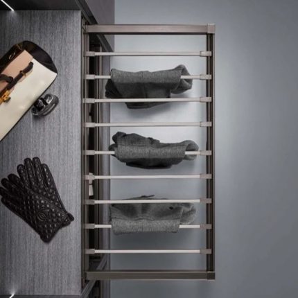 رگال شلوار ریلی داخل کمد لباس